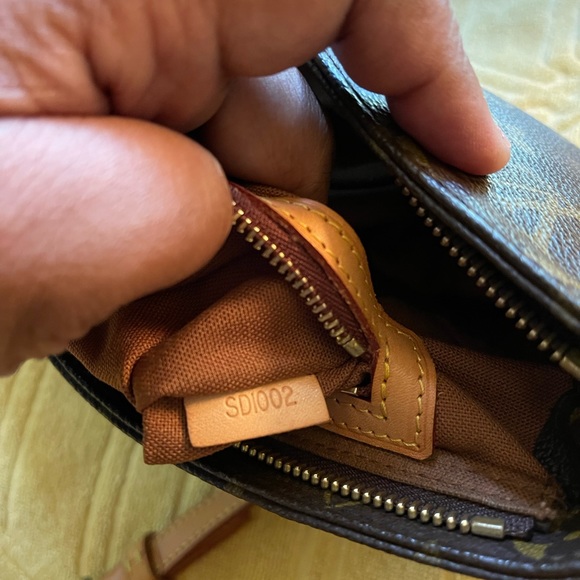 Authentic Vintage LV Trotter Crossbody - Picture 11 of 16